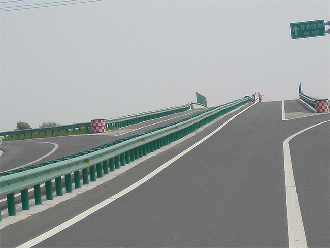 重庆高速公路护栏的材质与规格