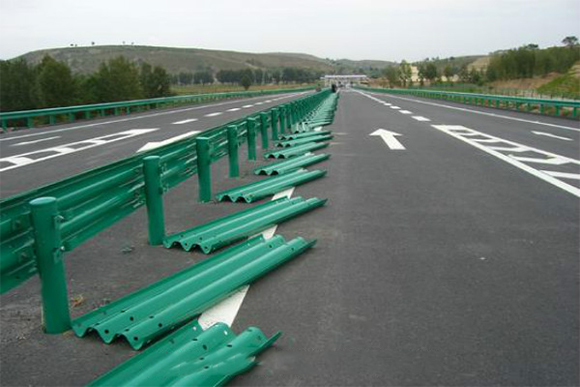 重庆波形护栏的维护与管理确保道路安全的关键步骤