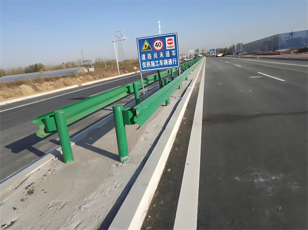 重庆公路护栏守护安全横跨多个行业的应用
